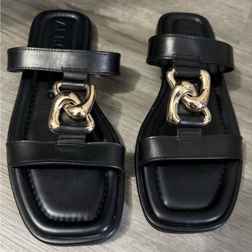 AEROSOLES Black Sandals with Gold Chain